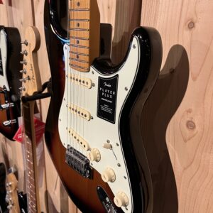 Fender Player Plus Stratocaster SSS MN 3TS